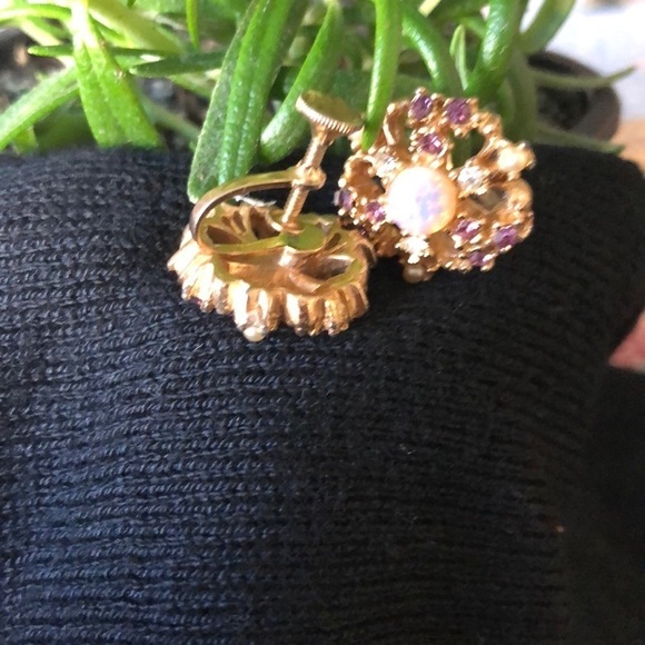 Vintage‎ clip-on earrings - Picture 2 of 3